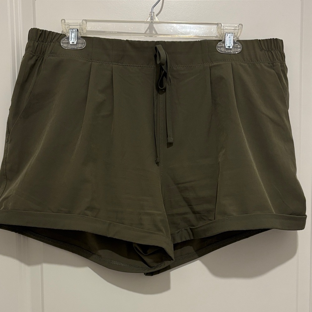 ZYIA Active Summer shorts XL Olive